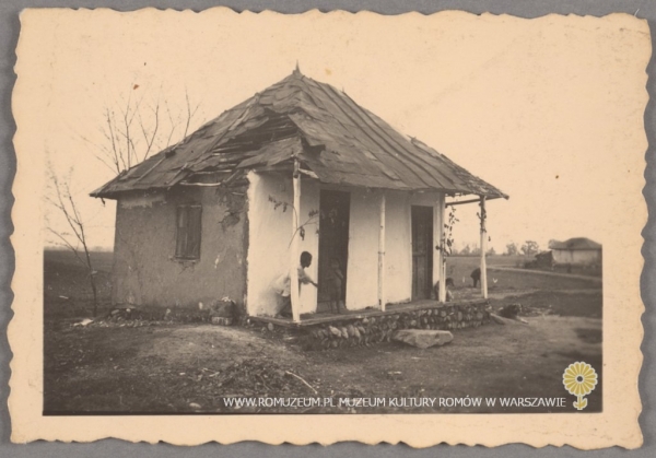 Targoviste, dzieci przed domem